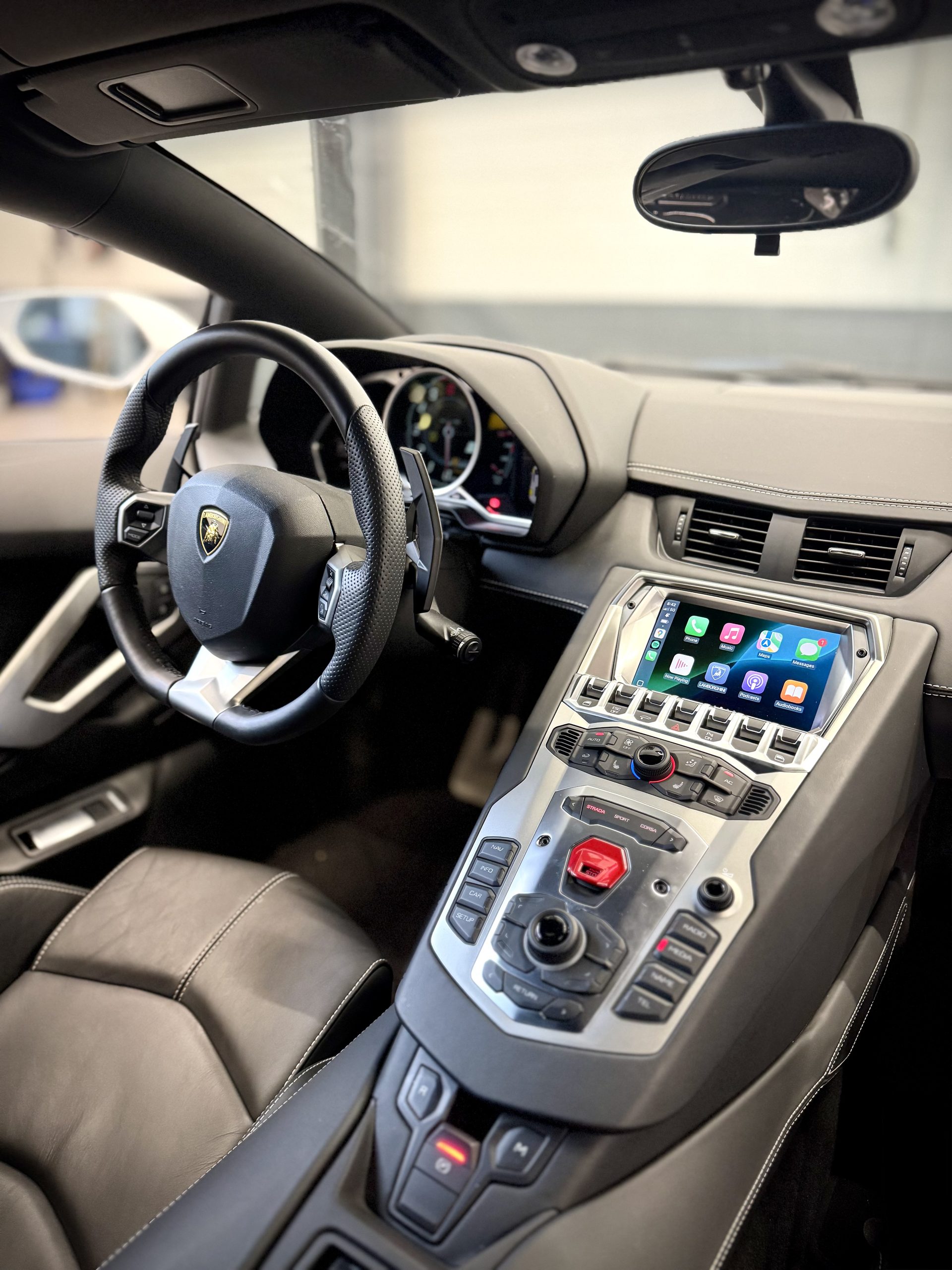 Lamborghini Aventador SVJ met geïntegreerde CarPlay & Android Auto