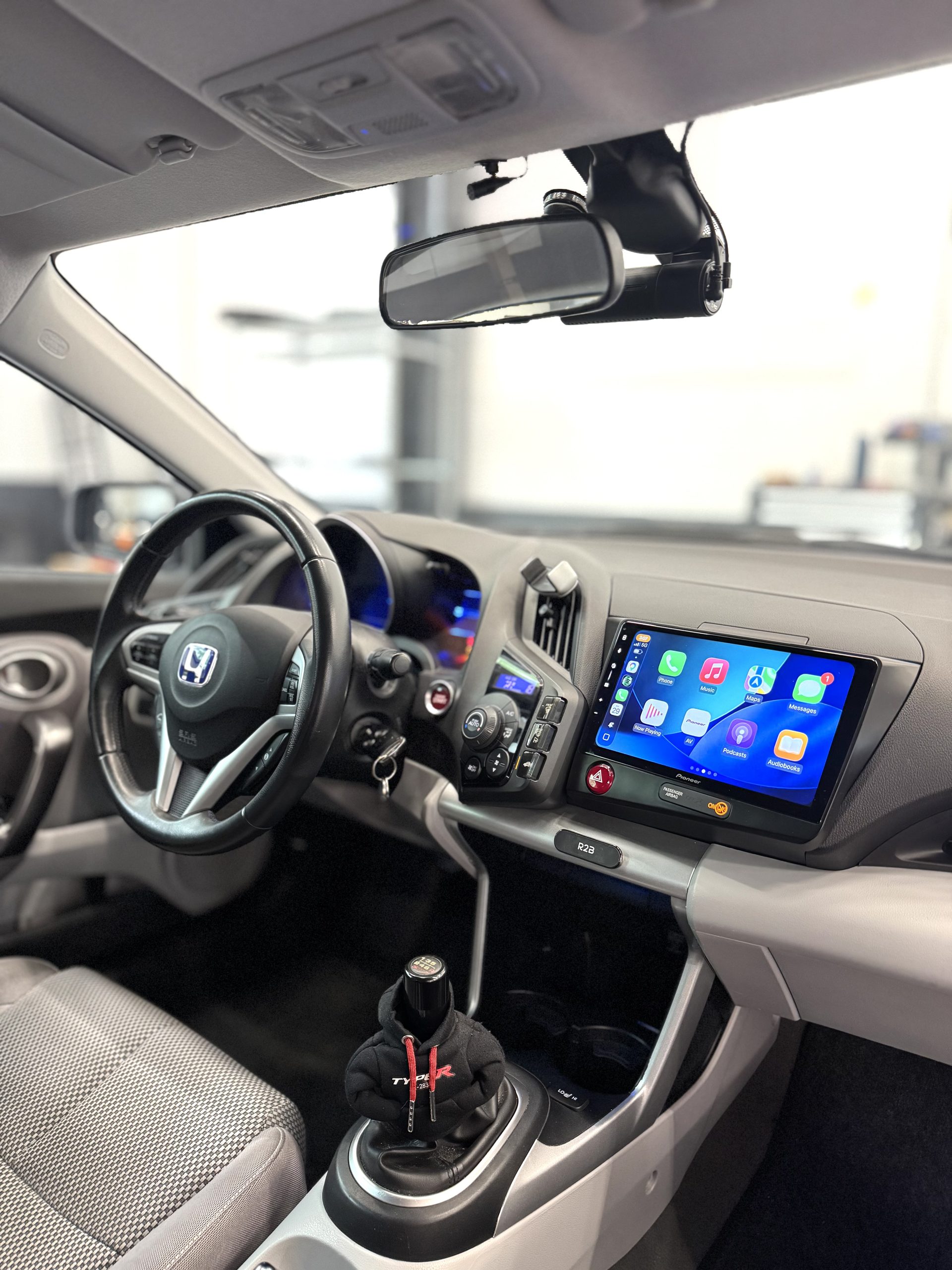 Honda CR-Z met moderne audio, connectiviteit en veiligheid